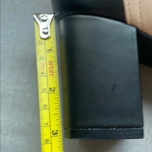 Tommy Hilfinger Beige and Black Pumps Heels Size 7 - Picture 13 of 13